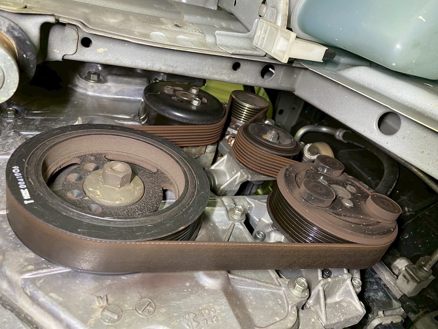 エンジンベルト整備作業